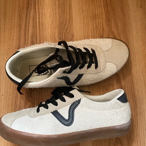 Vans - Picture 2 of 2